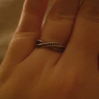 Jacques a dit : "Montre ta bague de fiançailles" ! - 1