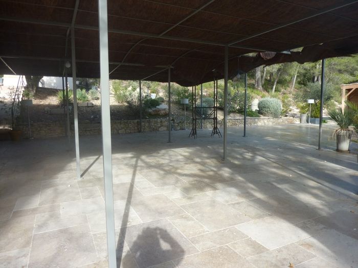 un peu plus haut terrasse pour VD face piscine
