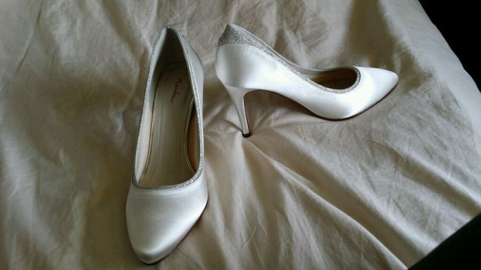 Chaussures et alliances récupérées - 1
