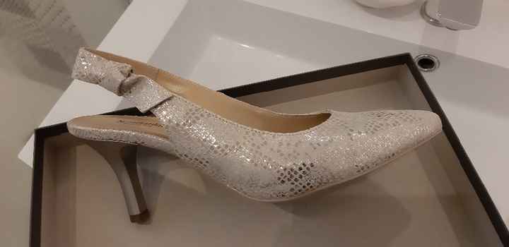 Voici les miennes, j'ai changé dans la soirée pour danser, et mis des baskets brillants.