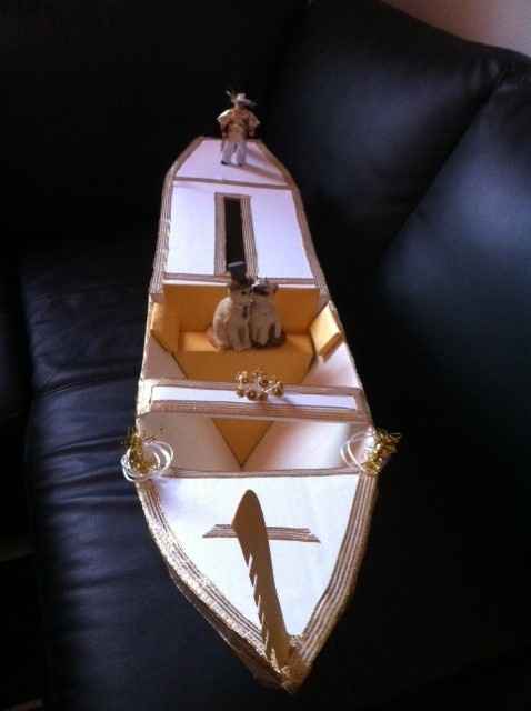 Urne chats sur gondole