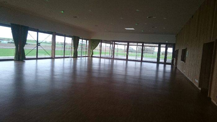 Salle/hébergement jolie - 1