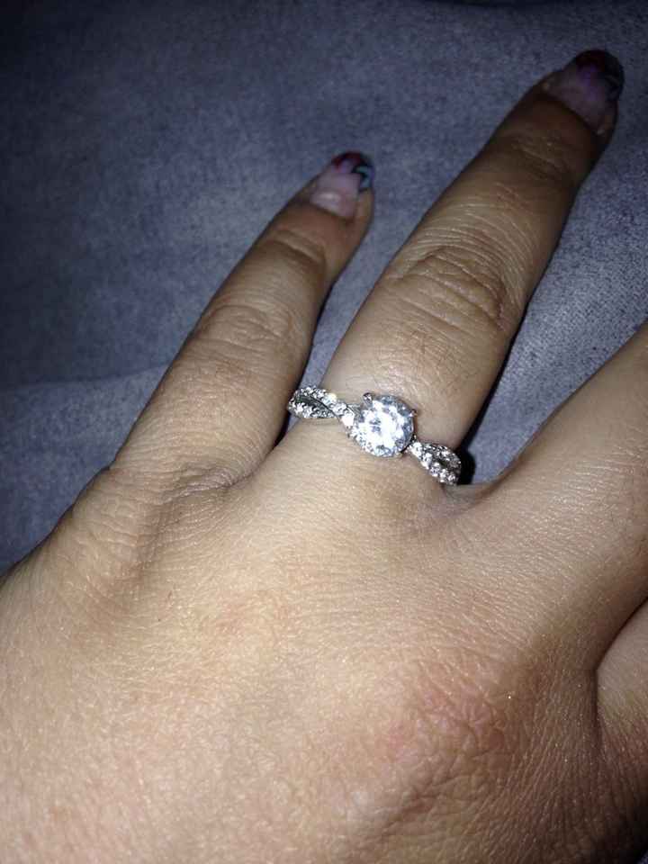 Qui porte une bague de fiançailles ? - 2