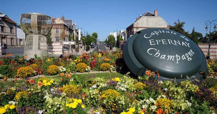 Franck l amour que je porte Emilie est si fort qu il voyage jusqu'à Epernay dans le 51200 - 1