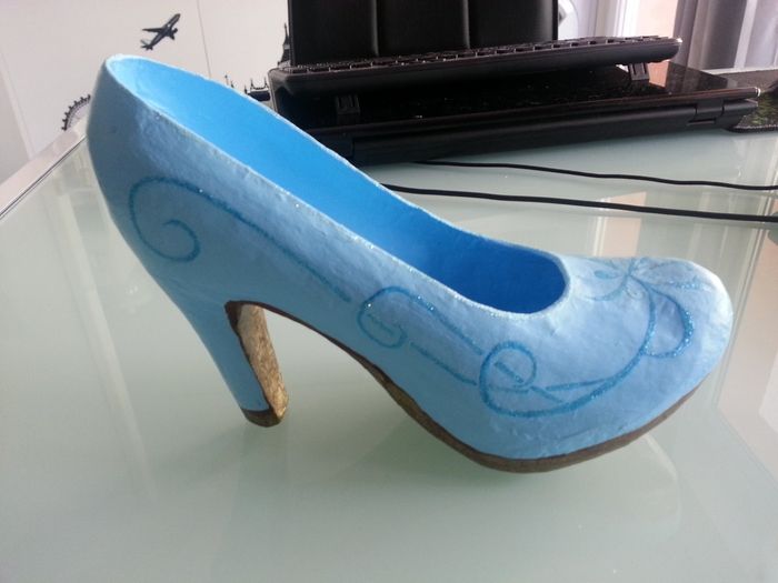 Chaussure en papier maché
