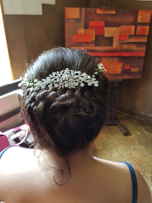 Un bijou et des fleurs dans un chignon??? - 1