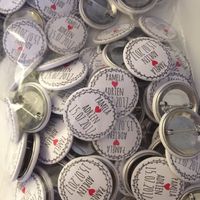 nos petits badges pour le Jour J