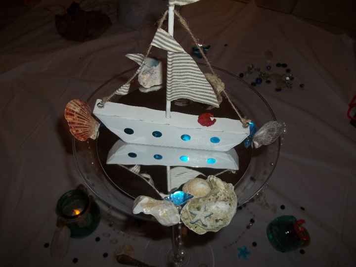 petit crabe rouge sur le bateau