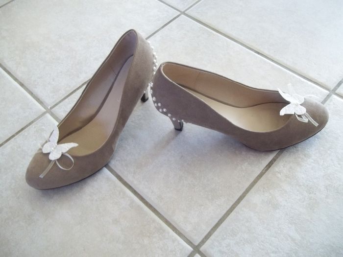 voici les miennes que j'ai customisé ;)