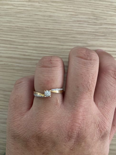 Ta bague de fiançailles sur le Pinterest de Mariages.net ça t'intéresse ? ❤️ - 1