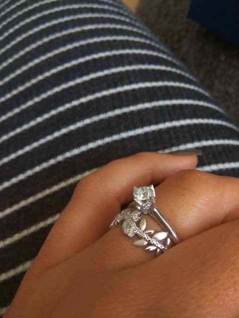 Bague de fiançailles et bague alliance