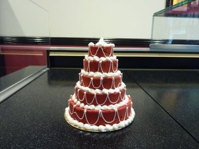 le wedding cake rouge et blanc