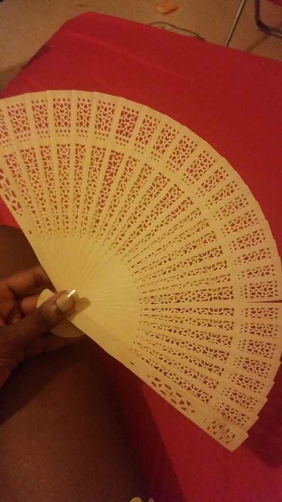 Éventail détail pour invité