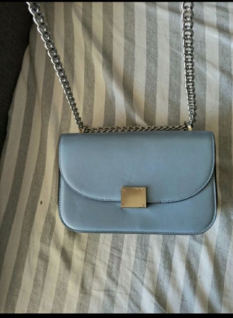 Combien de couleurs dans la tenue de mariée ? 9