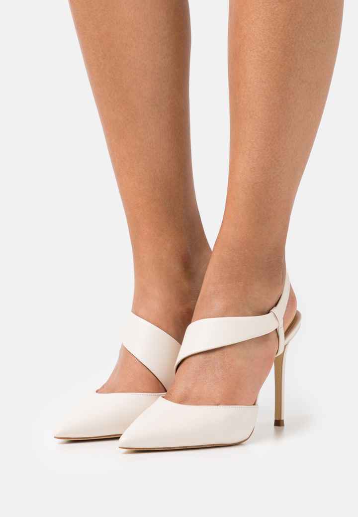 Cherche mes chaussures de mariée - 1