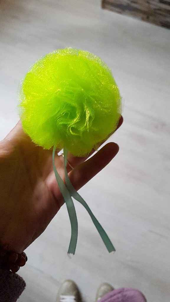 Voiture et pompons - 1