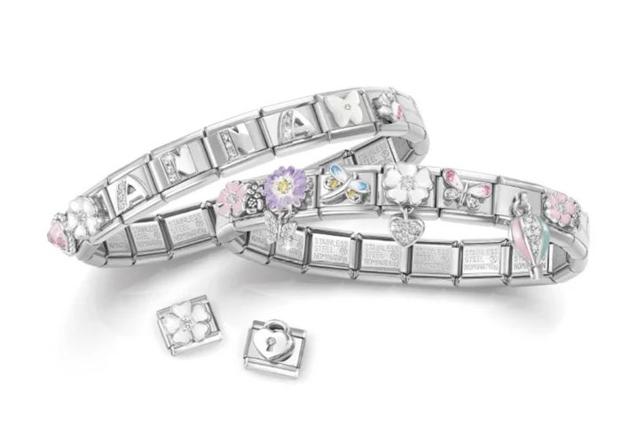 On a, aussi, trouvé nos bracelets !! 1