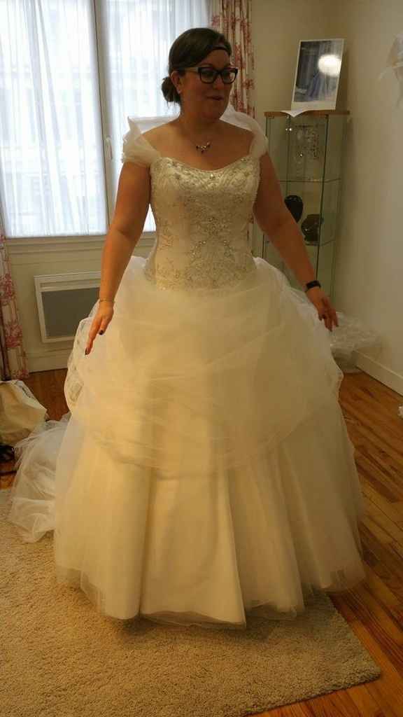 Complètez la phrase : Ma robe de mariée est ___ - 1