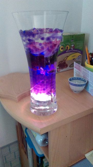 Grand vase + perle de pluie prune + led flottante