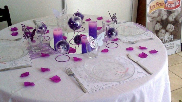 Essais table des enfants avec pétales 