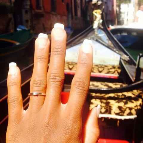 Qui porte une bague de fiançailles ? - 1