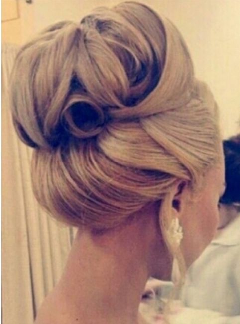 Quelle style de coiffure pour cette robe - 1