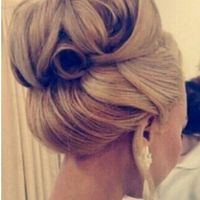 Quelle style de coiffure pour cette robe - 1