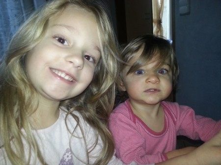 Voici mes 2 filles qui seront mes petites demoiselles de cortège