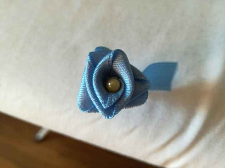  Test de fleurs en ruban en vue d'un bouquet original - 2