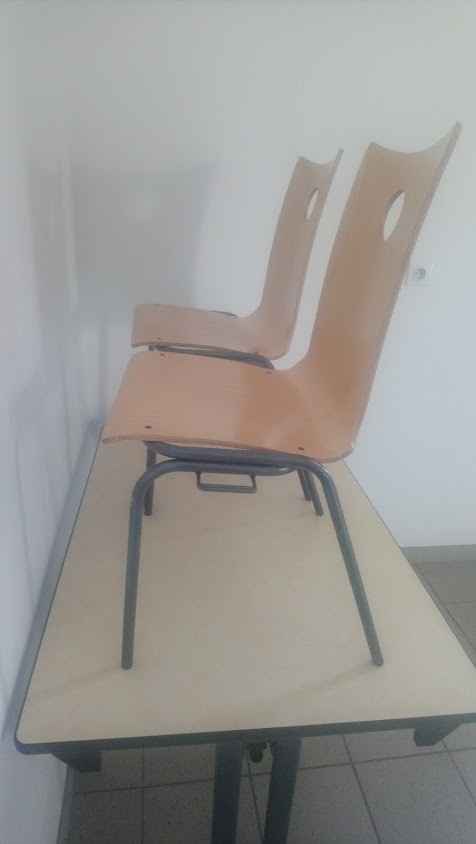 Chaises de la salle