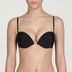 Pas d'armatures montantes entre les seins