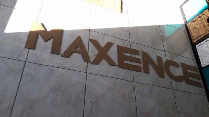 Lettres découpées dans le carton