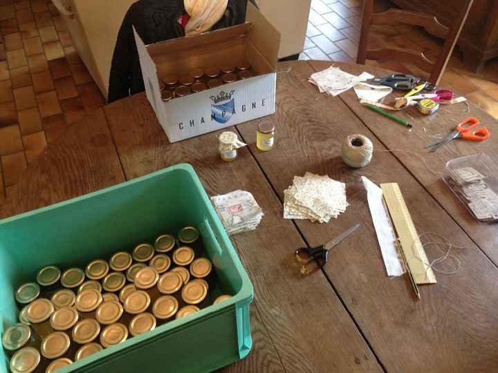 On a découpé nos tissus en carré de 10*10 cm : au boulot