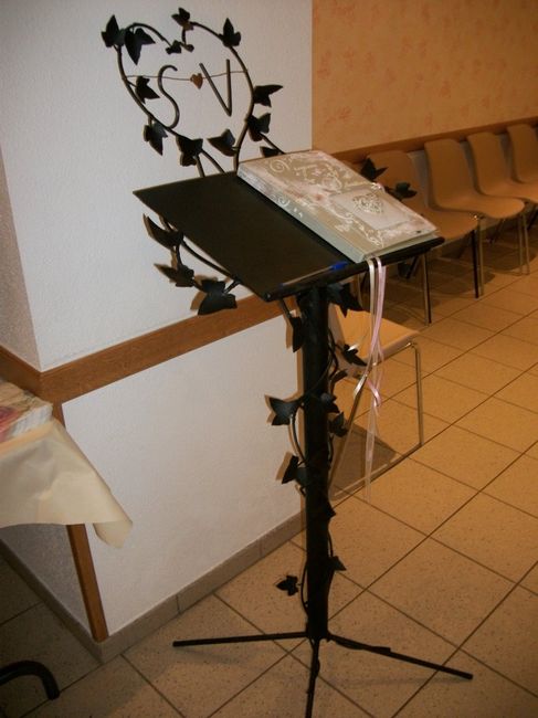Notre pupitre pour le livre d'or 