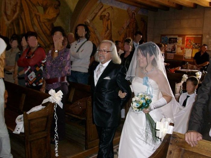 Entrée dans l'église...