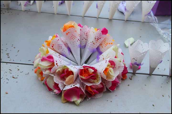 Cornets de riz, pétales, Eglise