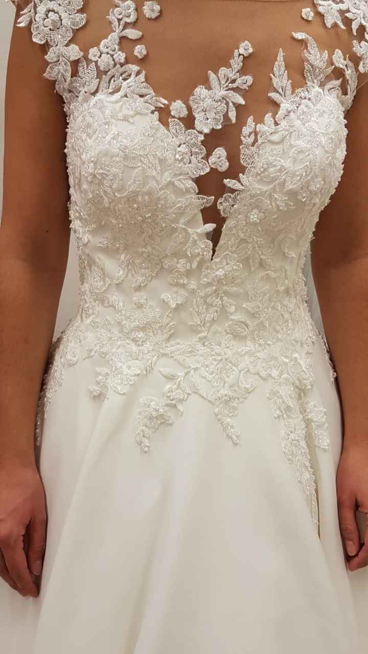 Fan ou Hater : La robe brodée - 1