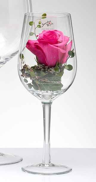 Exemple de déco pour un verre de vin géant