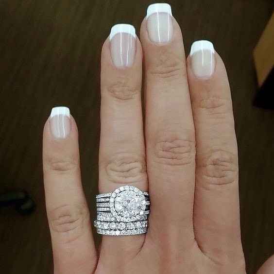 Je suis une mariée classique : la manucure