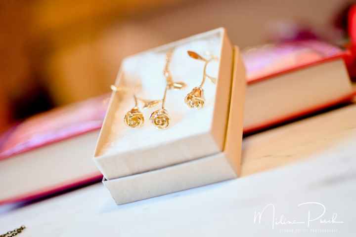 Ma parure de bijoux sur le thème de la rose éternelle