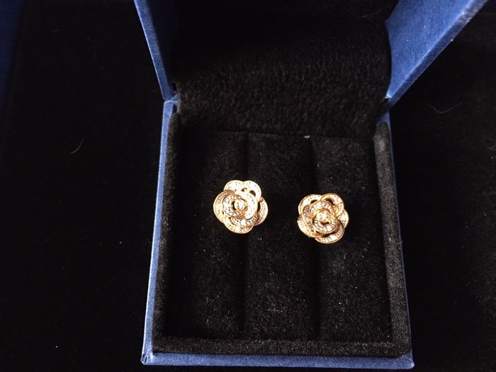boucles or et diamants
