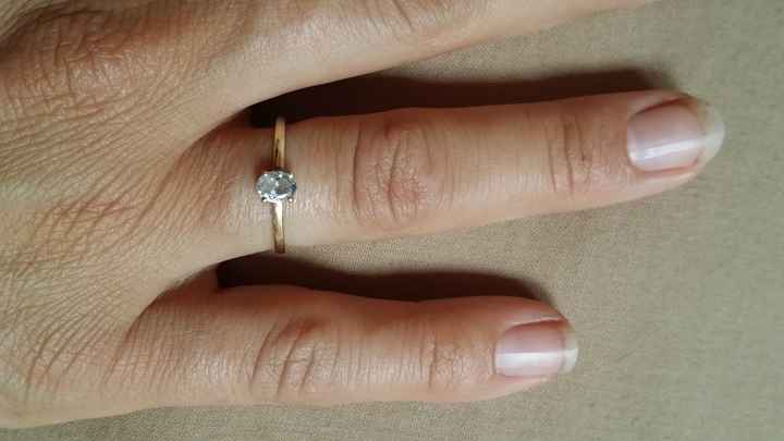 Qui porte une bague de fiançailles ? - 1