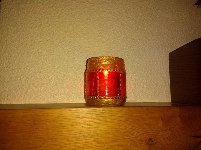 Photophore rouge allumé