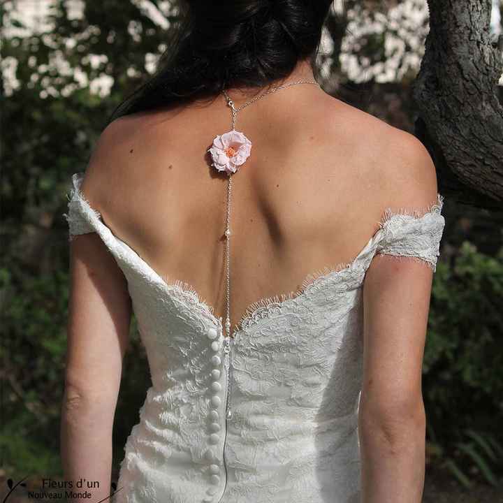 collier dos fleur stabilisée