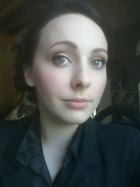 Quel maquillage pour une peau claire avec yeux verts ? - 3