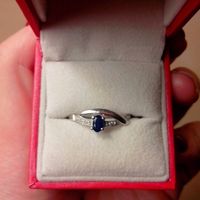 Qui porte une bague de fiançailles ? - 1