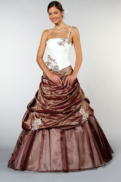 voici la robe qu'elle veut mettre