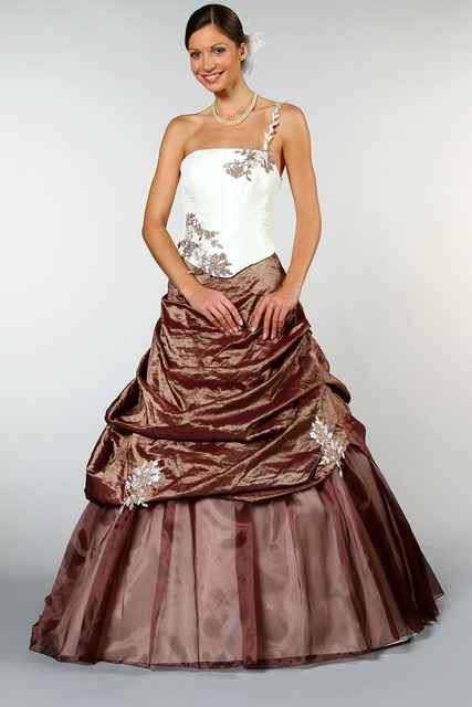 voici la robe qu'elle veut mettre