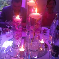 Vases avec fleurs immergées 