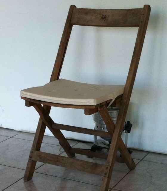 Location chaise en bois et coussin - 1